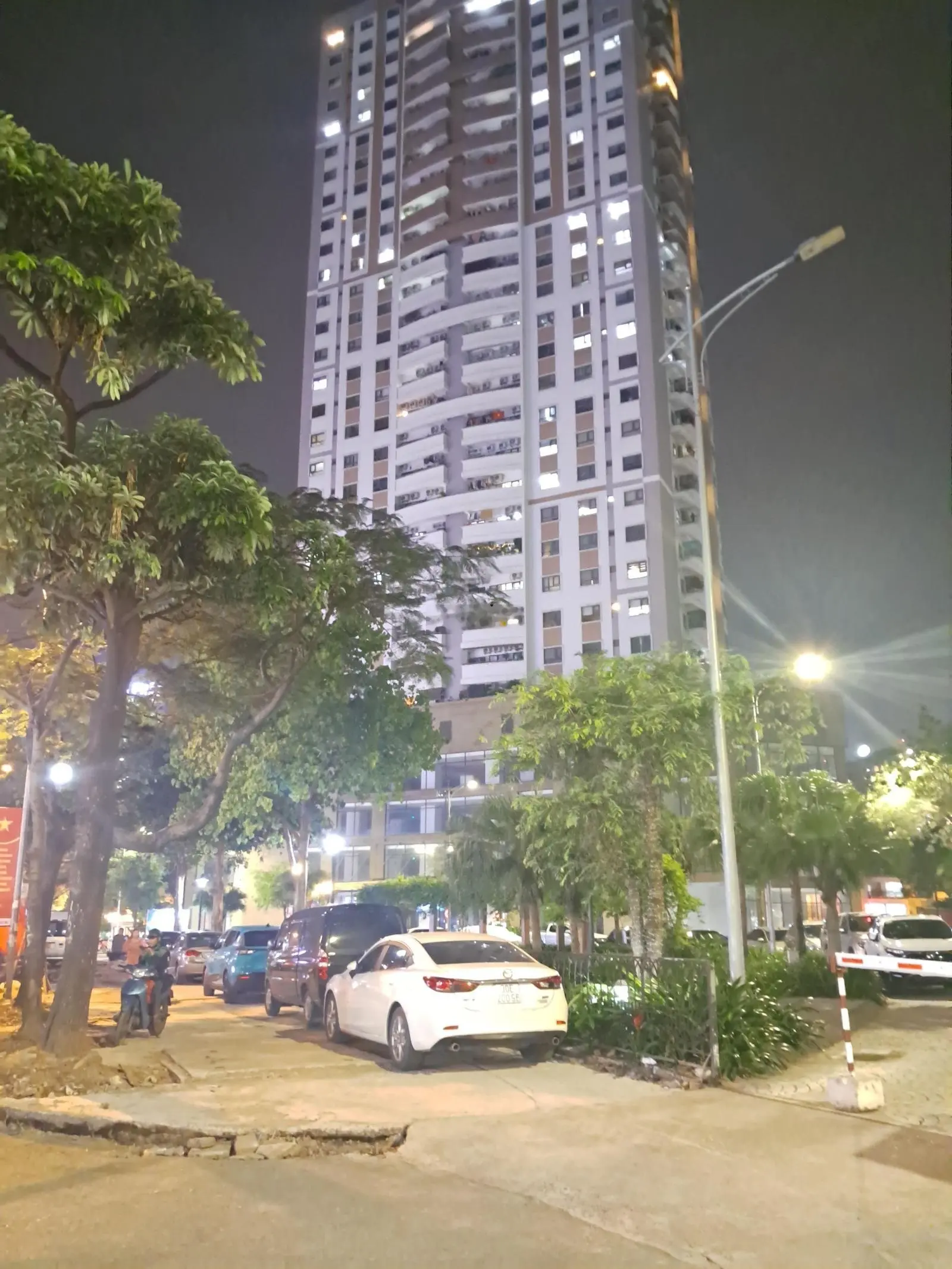 Chung cư mini - 12P - khép kín - Doanh thu hơn 70t/ tháng.Full nội thất - Pccc tiêu chuẩn. Ngọc lâm