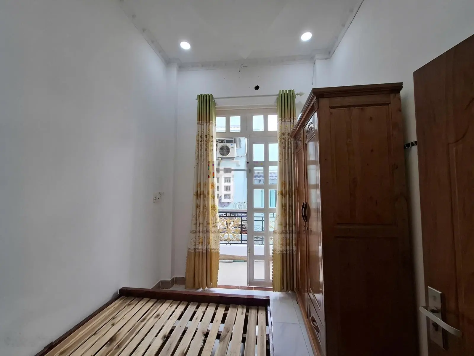 Cực ngon, hẻm 1 sẹc CMT8 giao Hòa Hưng Quận 10, DT 4.4x10.5, 2 tầng, vuông A4, gần mặt tiền, 4tỷ38