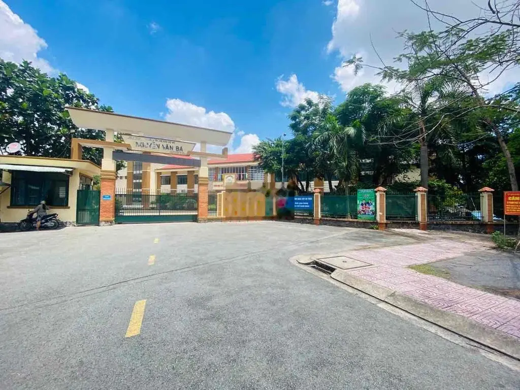 NHÀ 100 M2 ĐƯỜNG 8 M Đường 11 LINH XUÂN TP THỦ ĐỨC