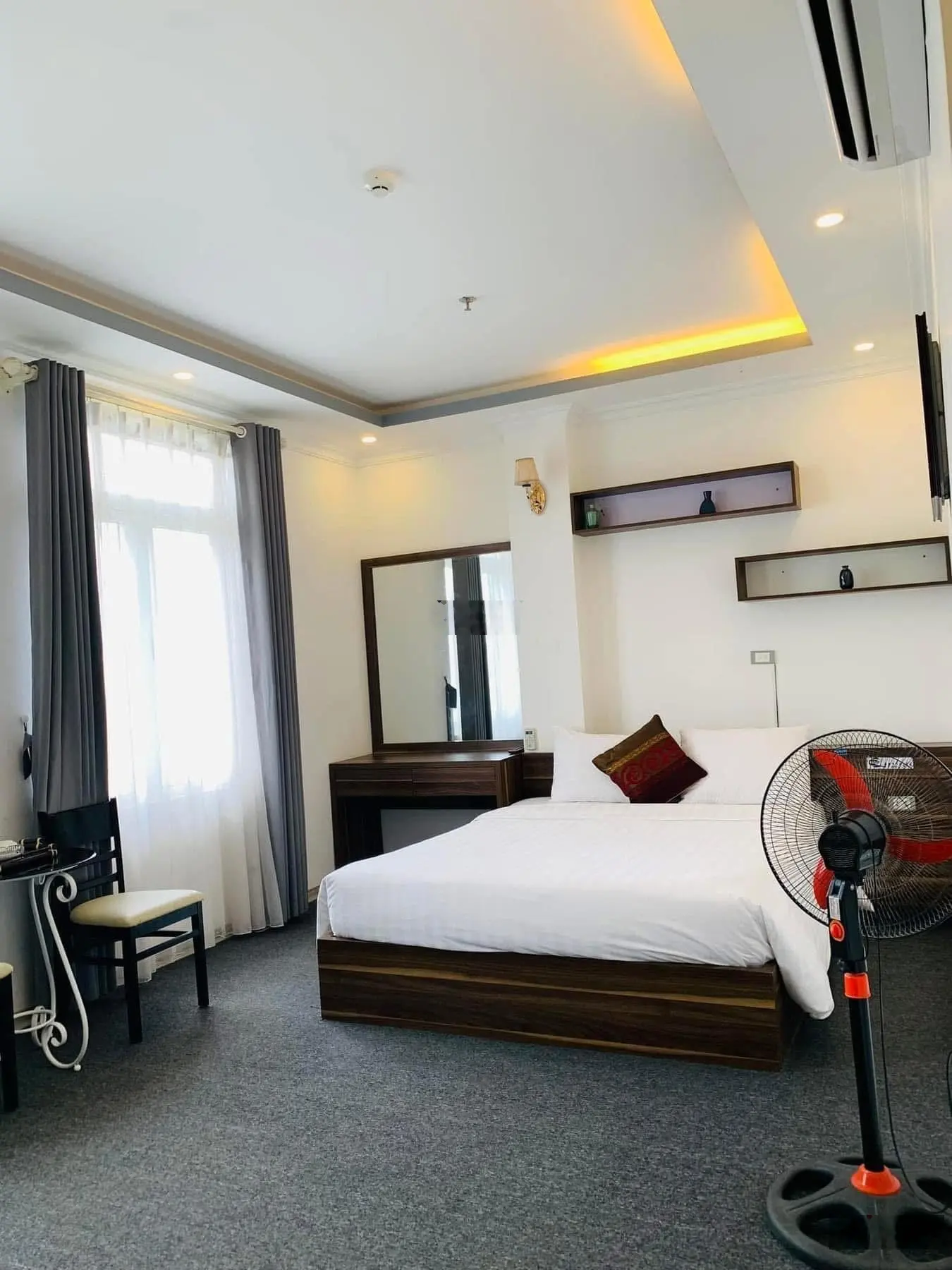 Bán Nhà Mặt Phố Trích Sài -Tây Hồ 120m2, 6 tầng, 2 thoáng, KD đa dạng, view Trọn hồ Tây 110 tỷ