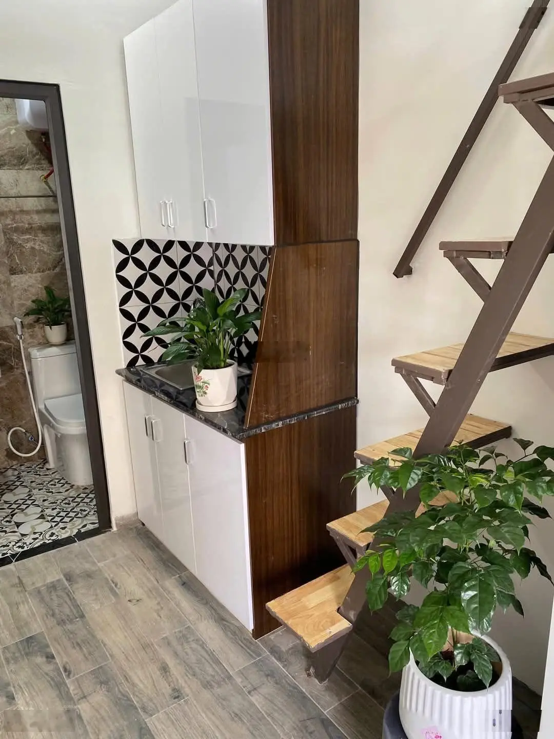 Ra lộc ngay khi sang tên. CCMN Trương Định 100m2 * 7 tầng * 36 PN. Doanh thu đạt gần 1.8 tỷ / năm