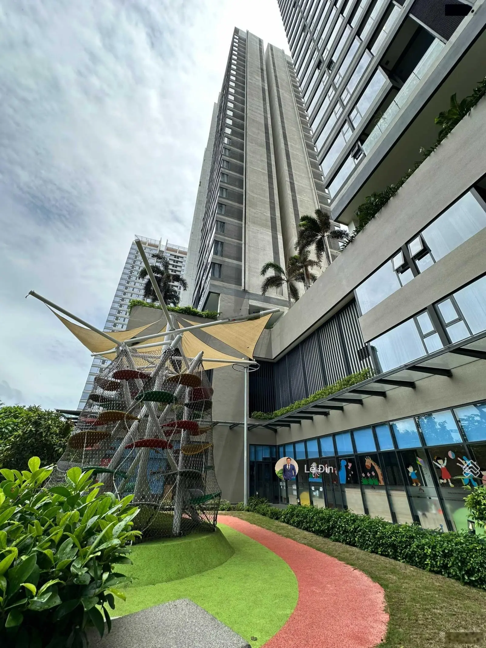 Khách kẹt tiền bán lỗ 2PN 73m2 Kingdom 101 tầng đẹp view thoáng giá 5 tỷ. LH: 0907 582 *** Mr Đin