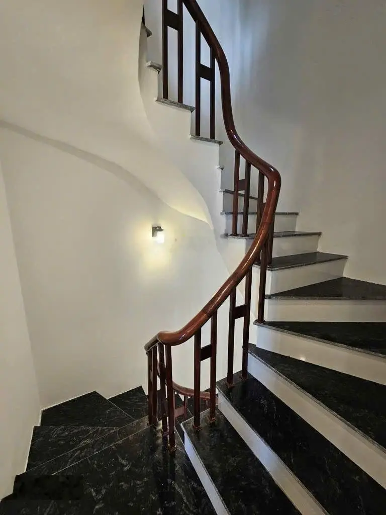 Bán nhà đẹp 6 tầng 35m2 phố Chu Huy Mân giá chỉ 4.9 tỷ