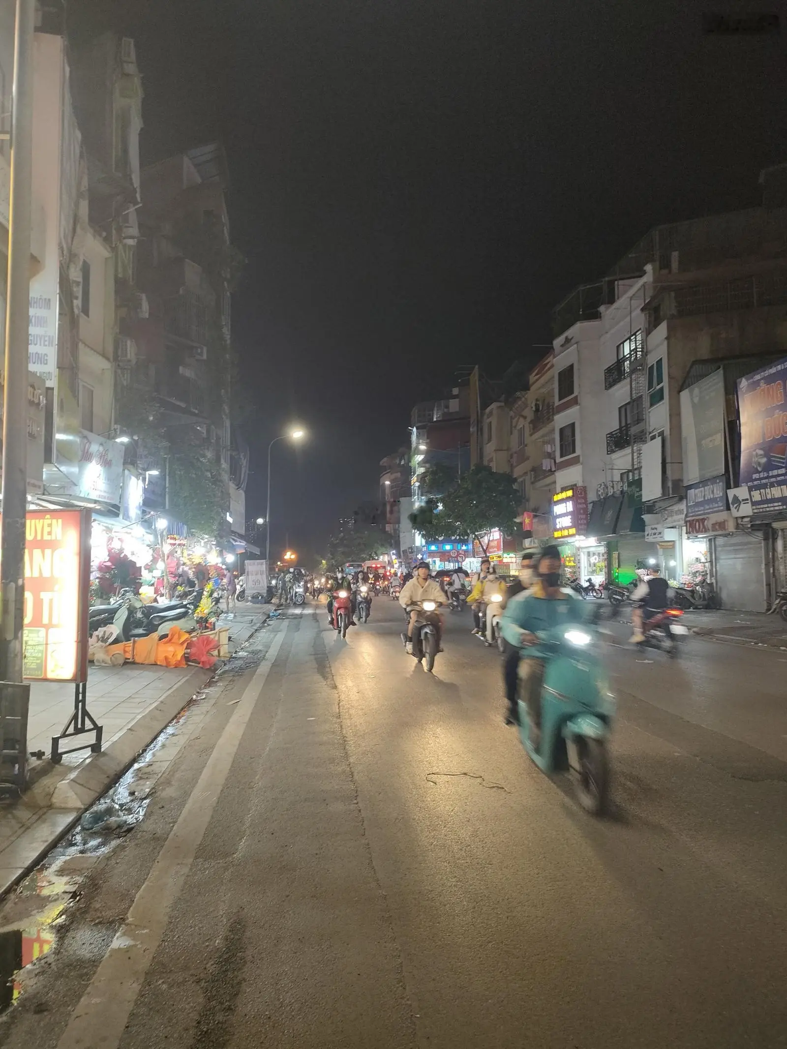 Mặt phố kim ngưu quận hai bà trưng dt 69,5m - 4tầng - mt4,5m - chỉ 20,5 tỉ