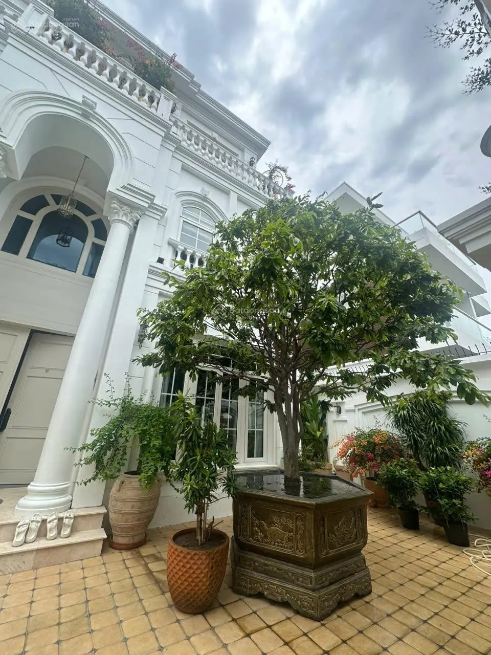 Biệt thự sang trọng phong cách Tân Cổ Điển dt đất 330m2 hướng Tây Nam ngay KDT Phước Hải Nha Trang