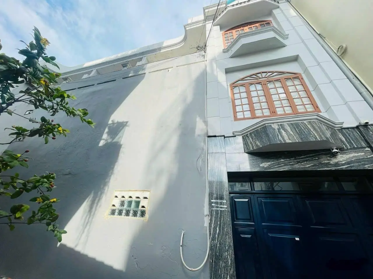 Nhà 162m2 3 tầng ngang 8,3m,ngay Emart2 Phan Huy Ích hẻm xe hơi,16 phòng thu nhập 40tr/th 12,9tỷ TL