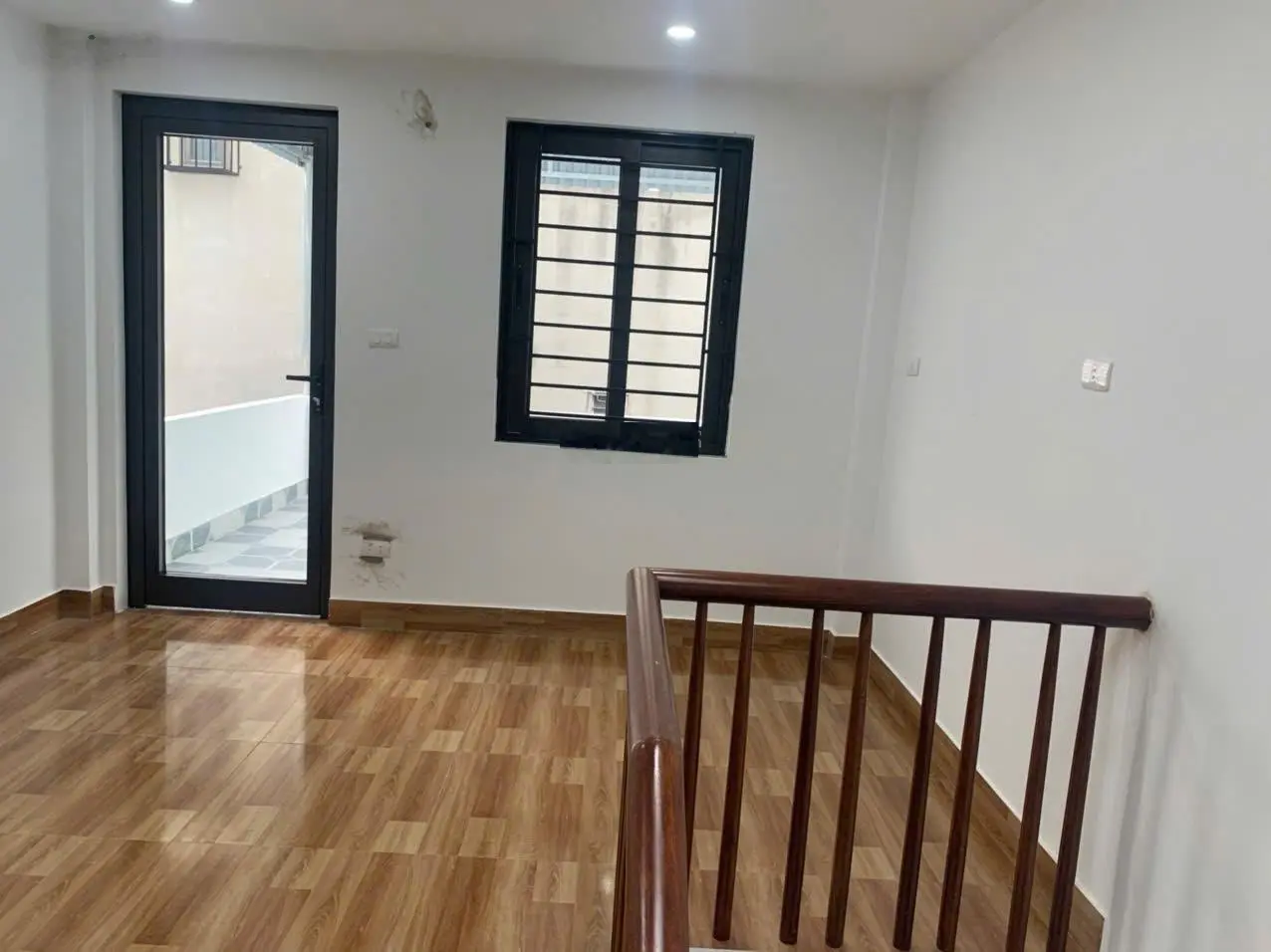 Nhà mới đẹp đón tết DT 33m2 x 5 tầng - MT 3.6m - Ngõ 120 Dương Văn Bé - Giá 6.9 tỷ