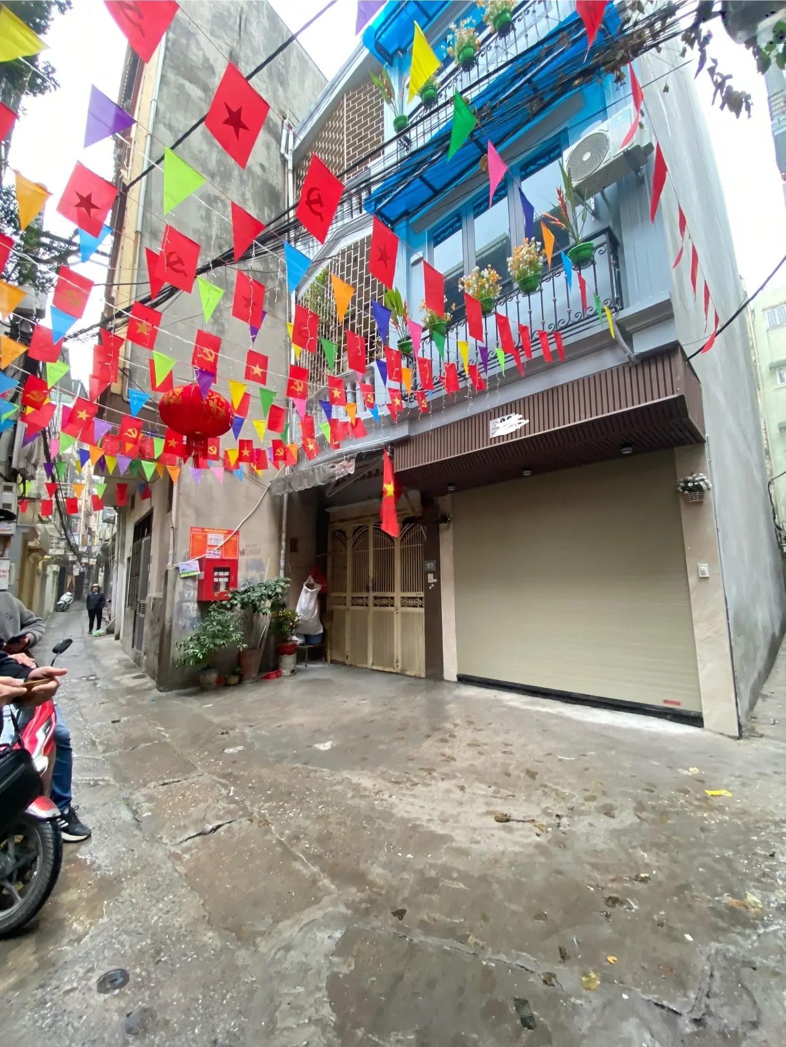 Bán Nhà Hoàng Mai dòng tiền, thang máy nhập khẩu, nội thất xịn sò, nằm lô góc.