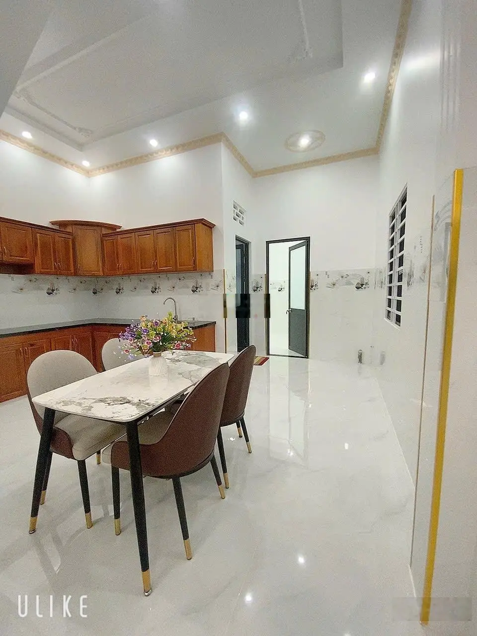 Bán nhà lầu mới 100% sổ hoàn công nhà 3 p ngủ vị trí góc 2 mặt tiền lộ oto đậu trước nhà