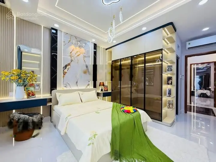 Bán gấp nhà 1/ Lê Thị Bạch Cát , P11 , Q11. DT 114m2 giá 4 tỷ 9.Sổ hồng riêng