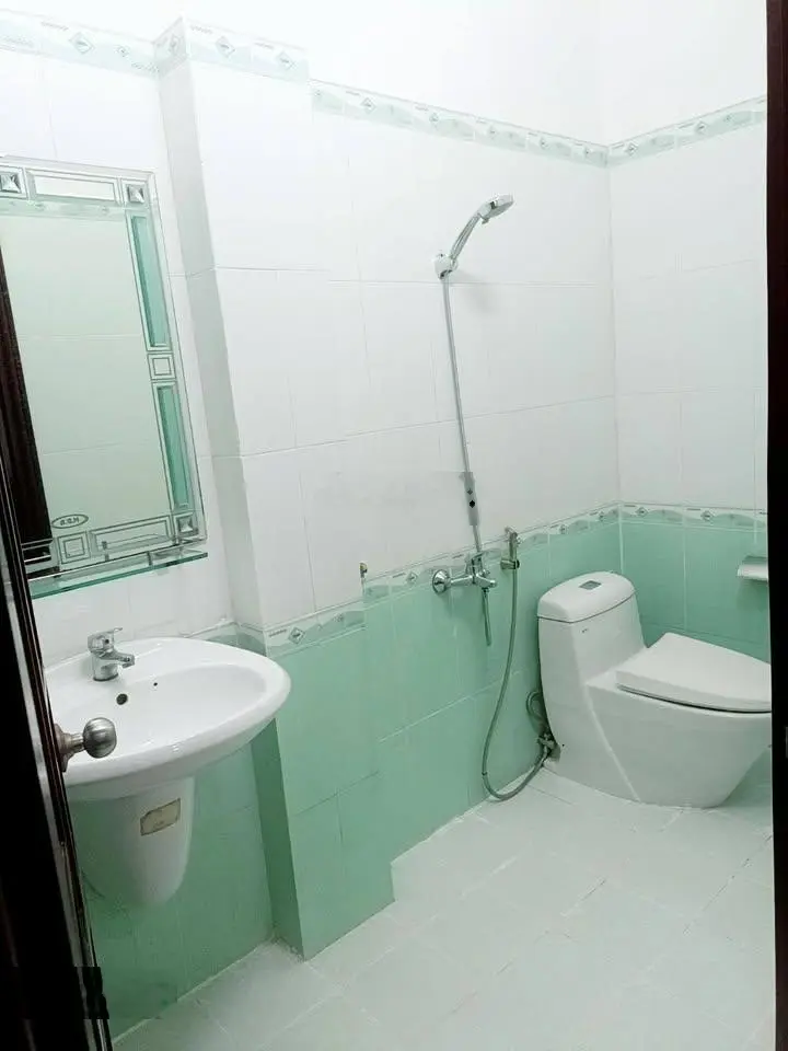 Nhà đẹp 3 tầng ngay chợ phước long b đỗ xuân hợp quận 9 - hẻm xe hơi 8m - nhỉnh 8tỷ thương lượng
