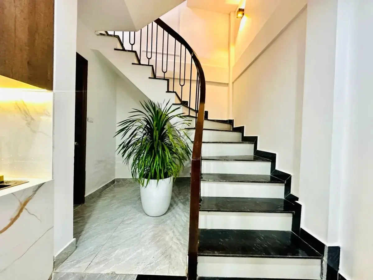 Bán nhà Hào Nam 35m, 6T, MT4,2m. Nhà đẹp, full nội thất. Ngõ rộng, gần phố.Giá 6.7tỷ. LH 0946 387 ***