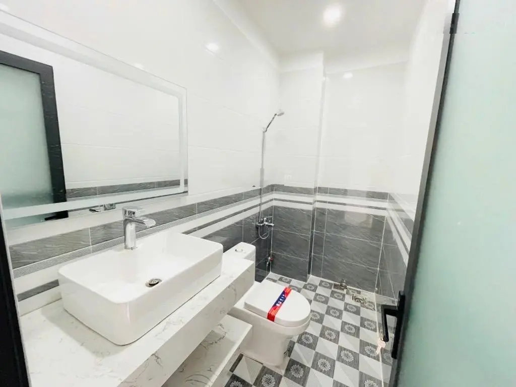 Bán nhà MTKD 4 tầng Bông Sao, Phường 5 Q8, 4 x 14, nở hậu, view công viên, nhỉnh 9 tỷ (TL)