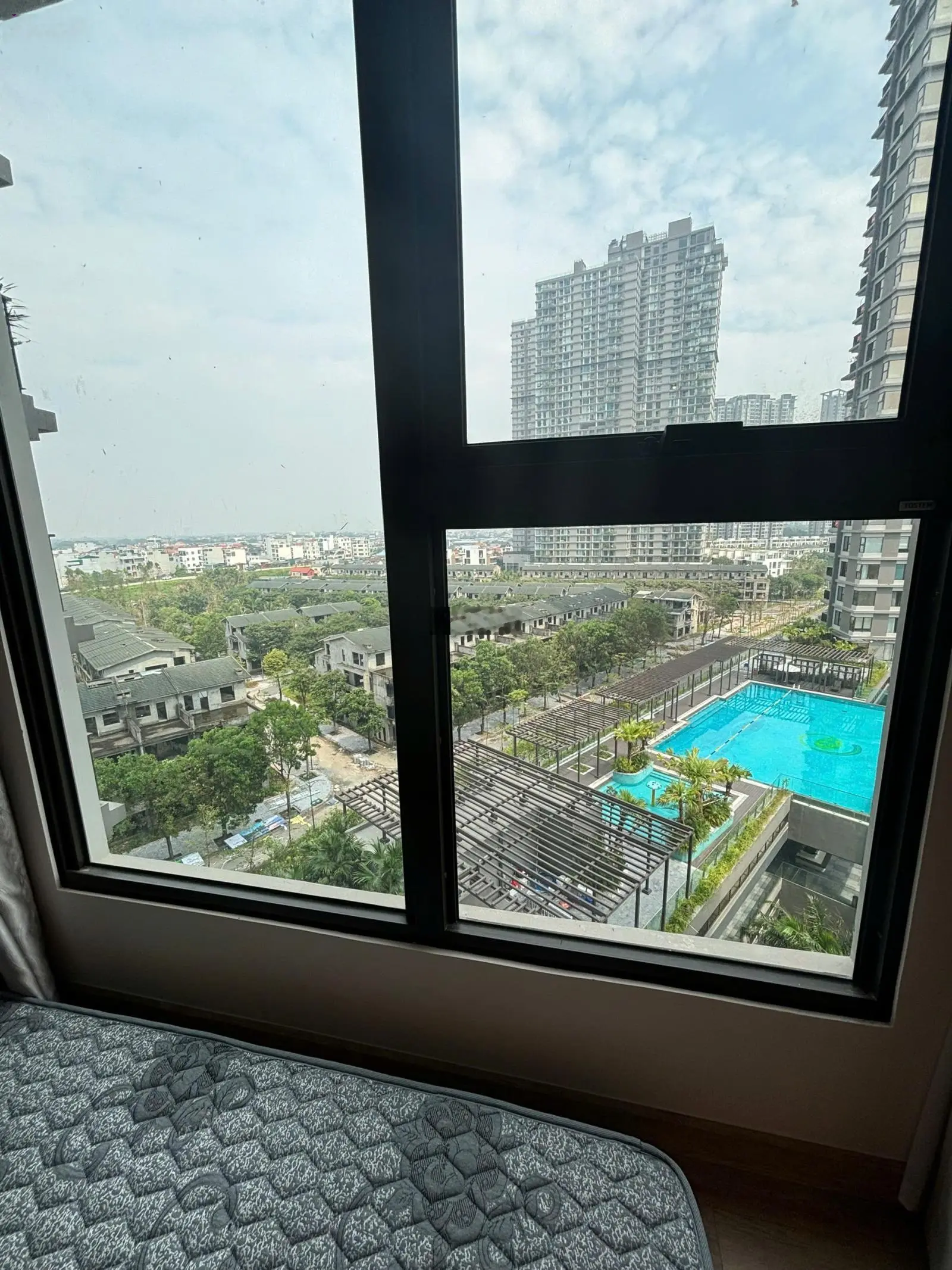 Bán căn hộ 2N2VS Haven Park đầy đủ nội thất 58m2 view hồ bơi giá 3ty3 bao phí