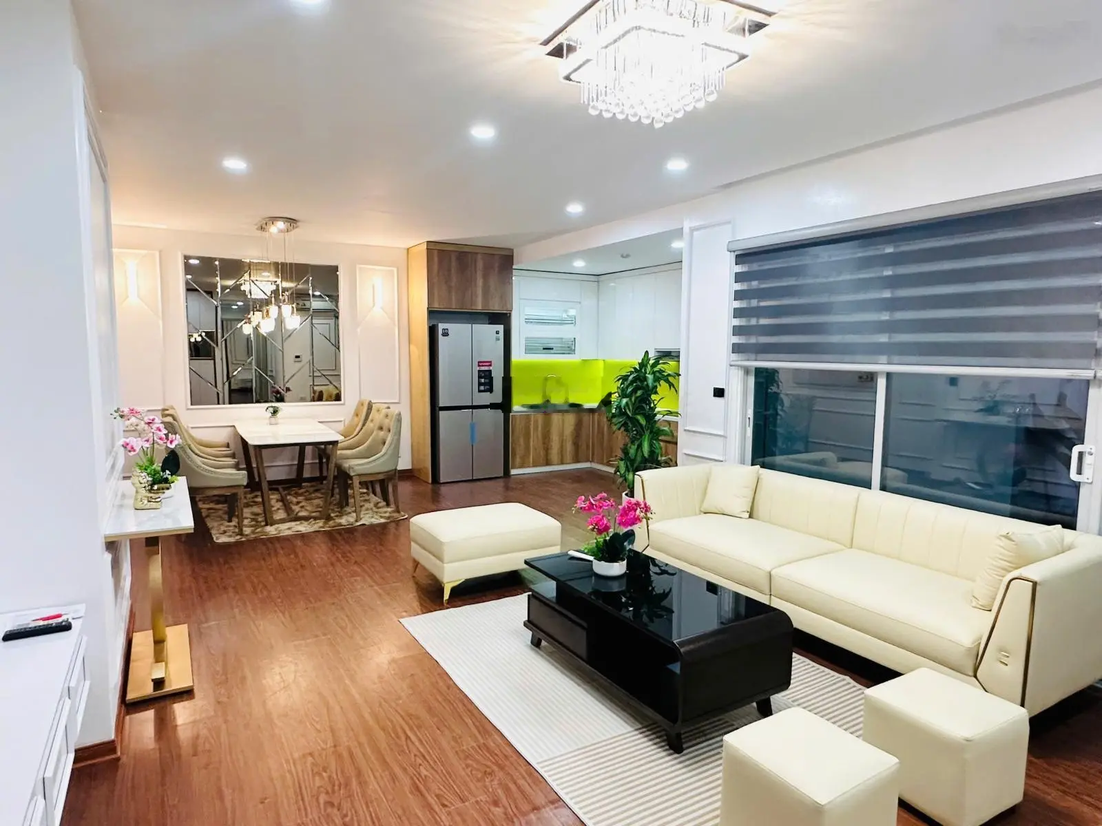 Bán gấp căn hộ 110m2, giá 8,7 tỷ, chung cư Royal City, 2PN 2WC