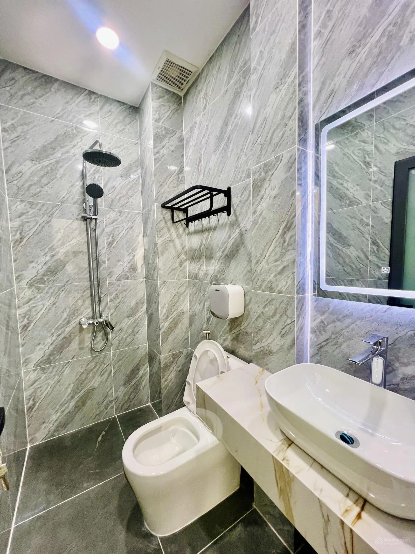 Nhà 3 lầu Hà Huy Giáp Q12 giáp Gò Vấp ngang 4.3m full option chưa tới 5 tỷ