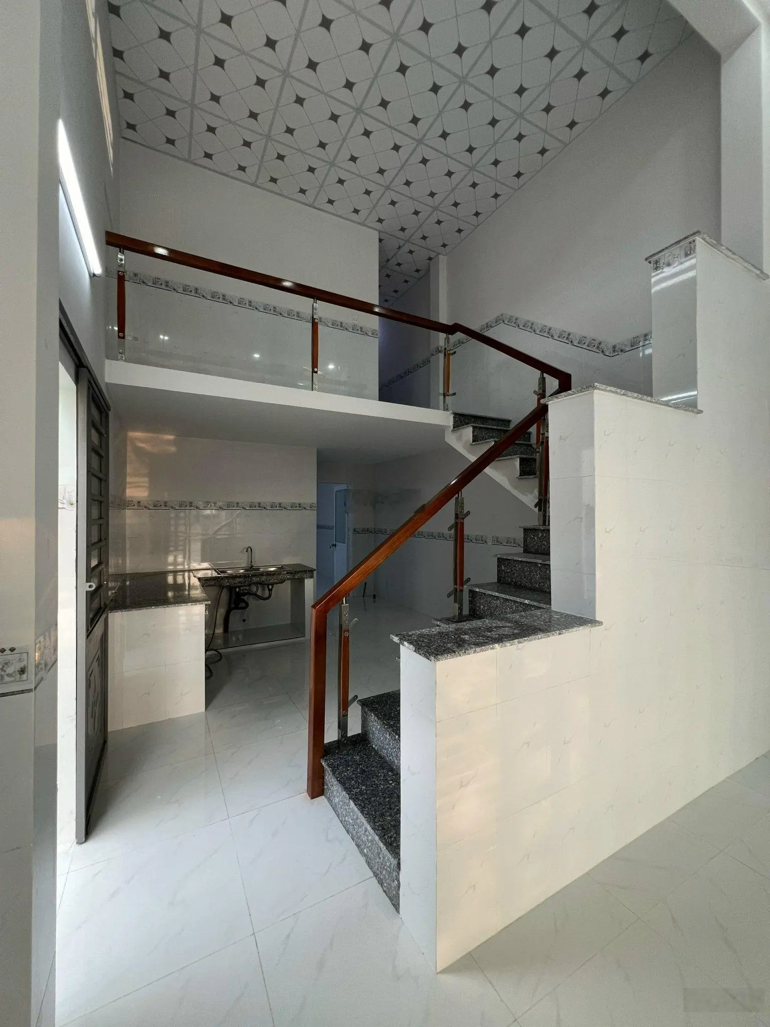 Bán nhà mới xây DT 150m2 (giá 2 tỷ 150) nhà ở và 4P trọ phía sau vừa ở và có thu nhập