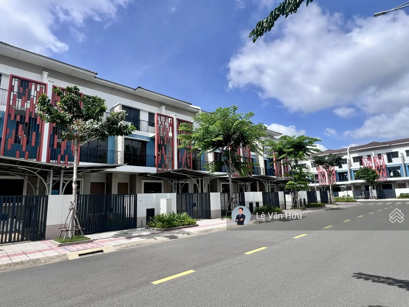 Bán căn nhà phố 3 tầng Sun Casa Central giá tốt chỉ có 2,7 tỷ