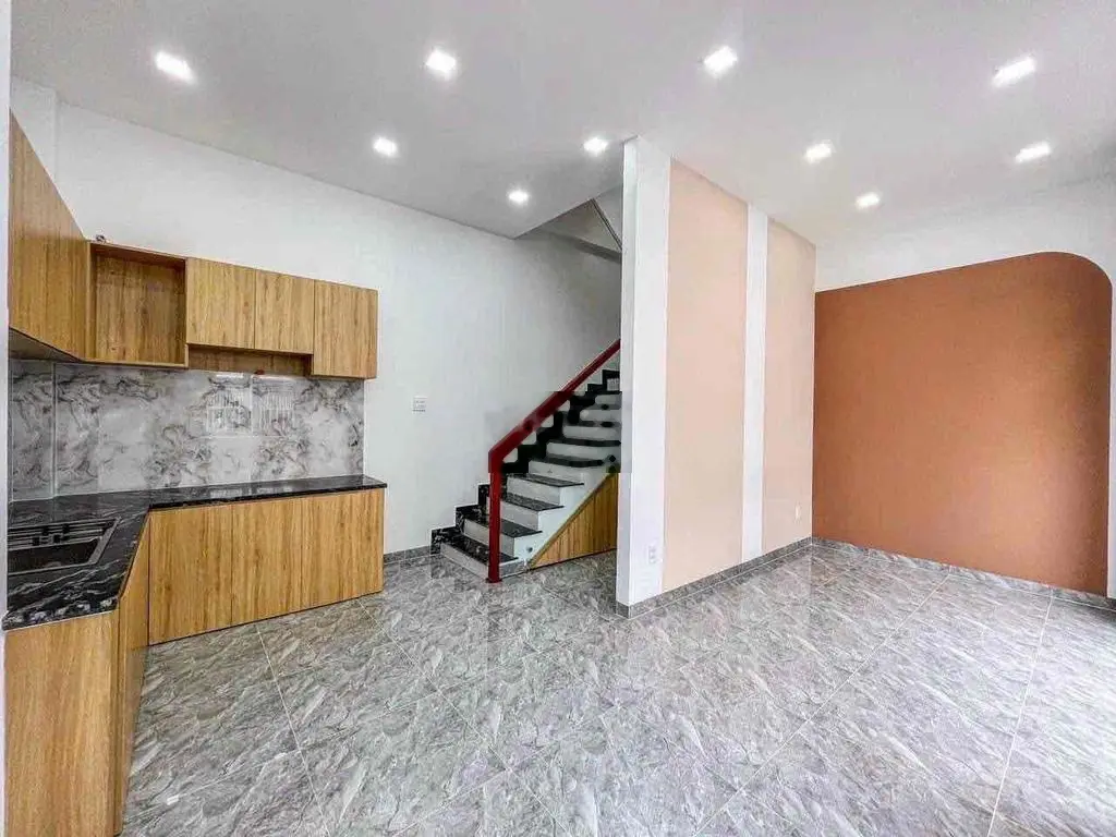 Bán gấp nhà lầu + sân thượng hẻm 3 lê hồng phong
