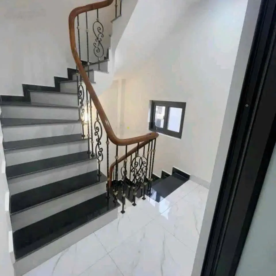 Nhà mặt ngõ thông 7 tỷ, DT sổ 34m2, 5 tầng, 3 phòng ngủ, Quan Nhân, Thanh Xuân