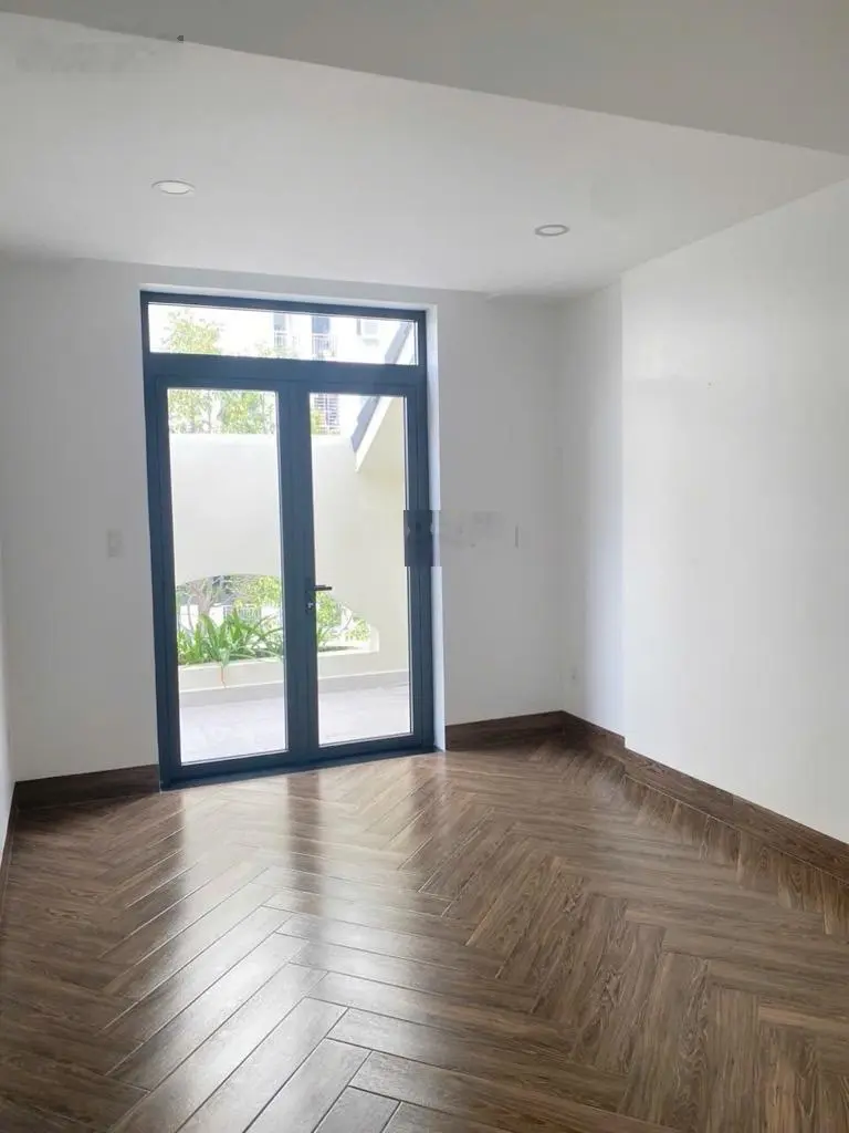 Bán BT 200m2, 3PN + 4WC tại D31, Phước Long B, Q9, HCM chỉ với 21,5 tỷ