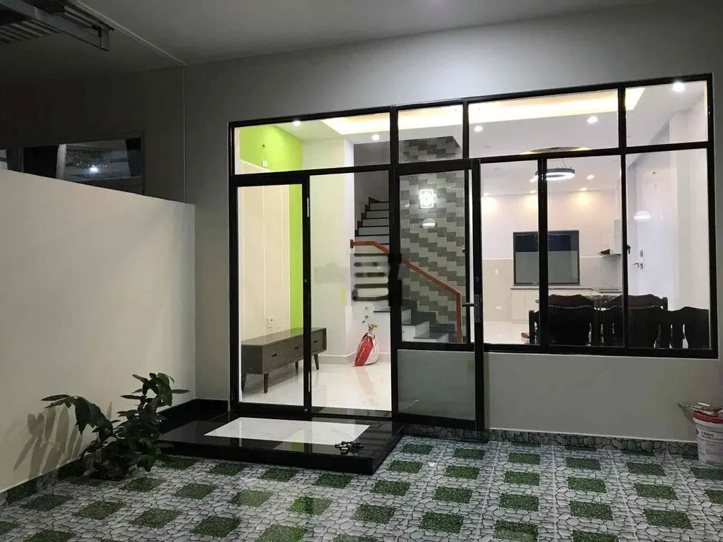 Cần bán nhà mặt tiền KĐT Vsip.