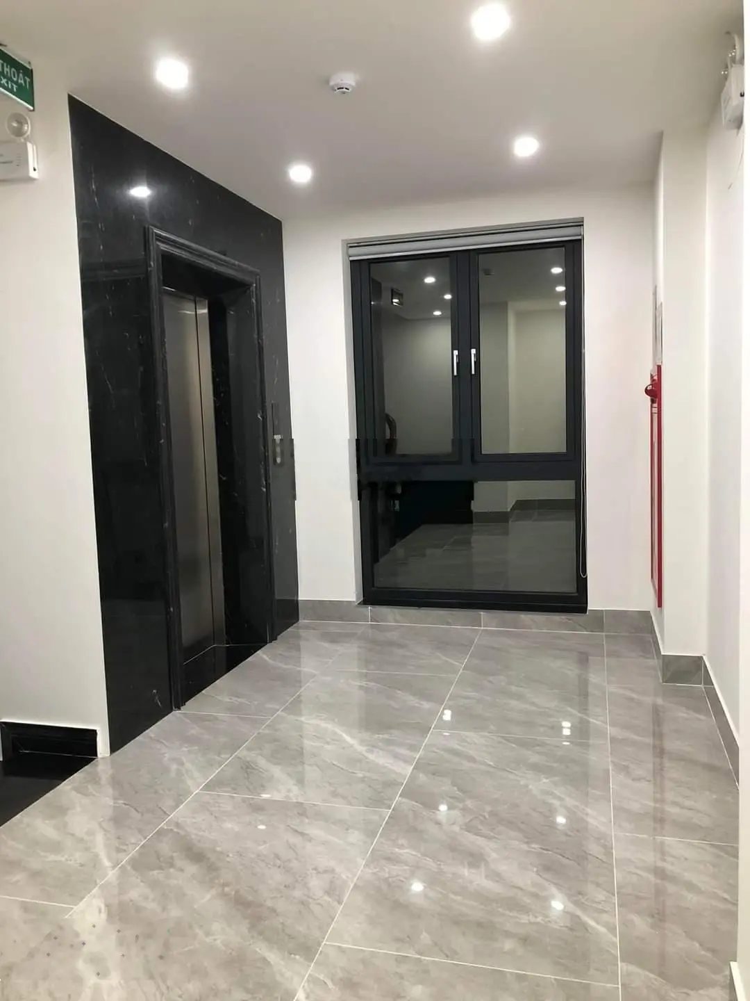 Bán toà VP nhà mặt phố Hoàng Cầu, Quận Đống Đa, lô góc, 113m2 9 tầng, MT 6,1m, 78 tỷ. 0971 685 ***