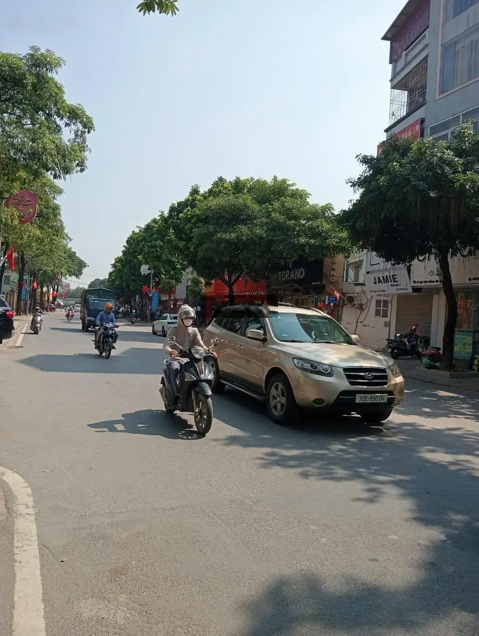 Bán 77m2 đất mặt phố Ngô Xuân Quảng, kinh doanh, đẳng cấp