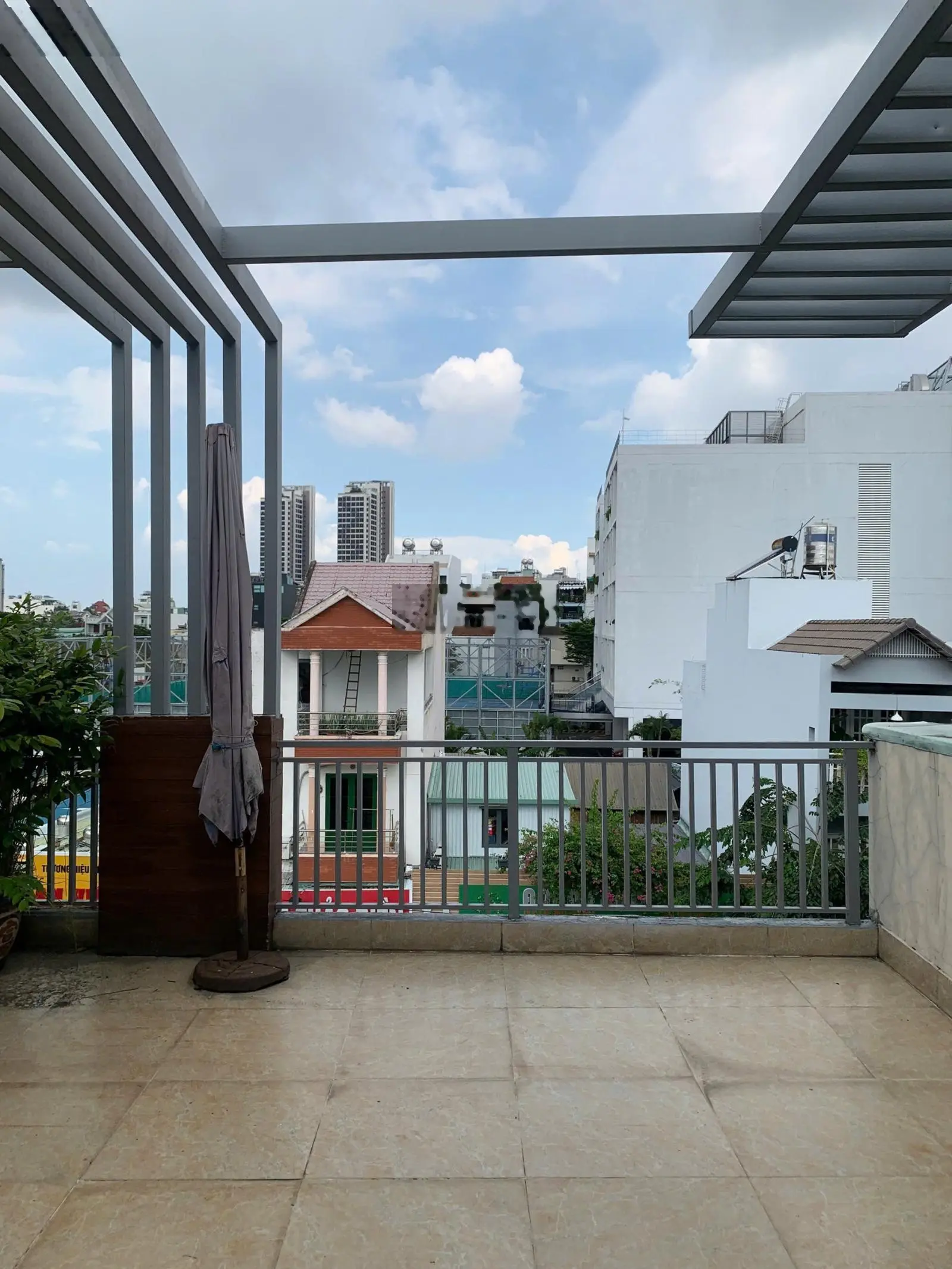 Chính chủ bán nhà 28 Nguyễn Văn Hưởng, nhà 4 tầng, ngang 5,6m2