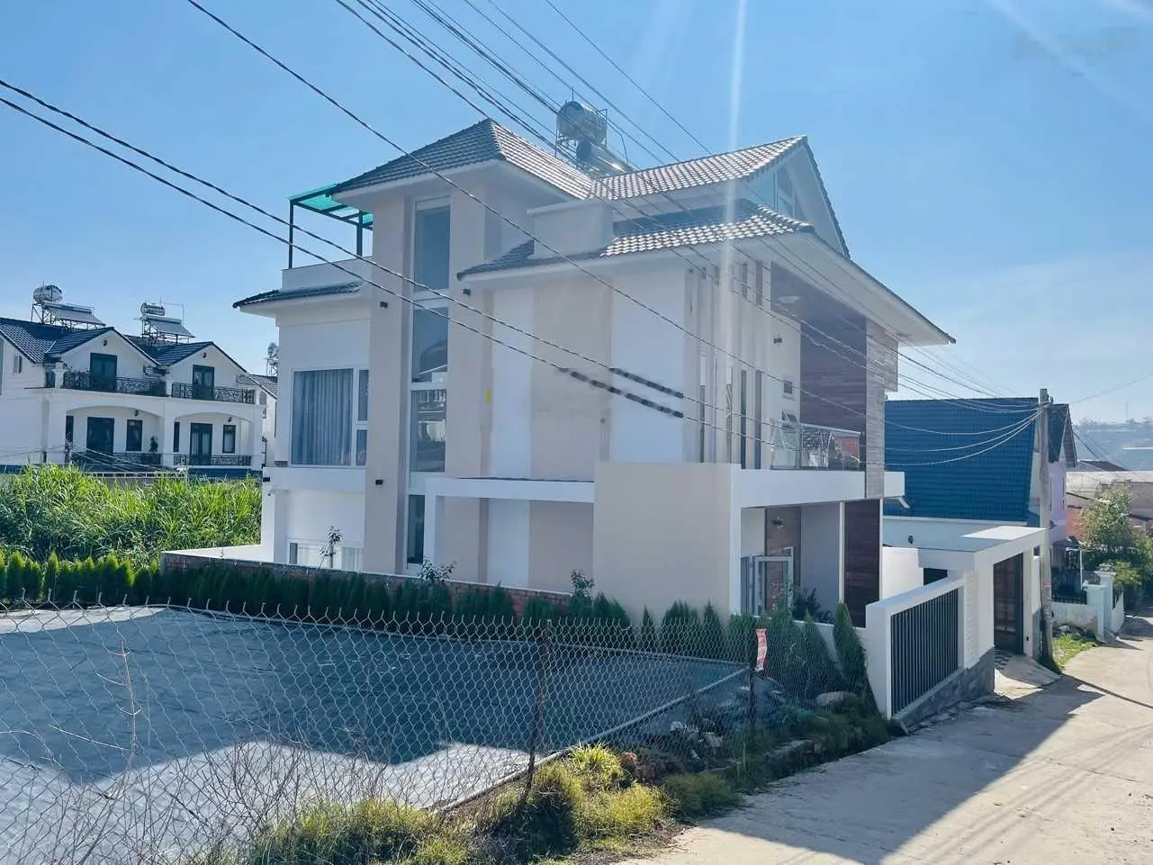 Bán Villa Nam Hồ thiết kế hiện đại 200m2, nội thất cao cấp giá 11 tỷ thương lượng