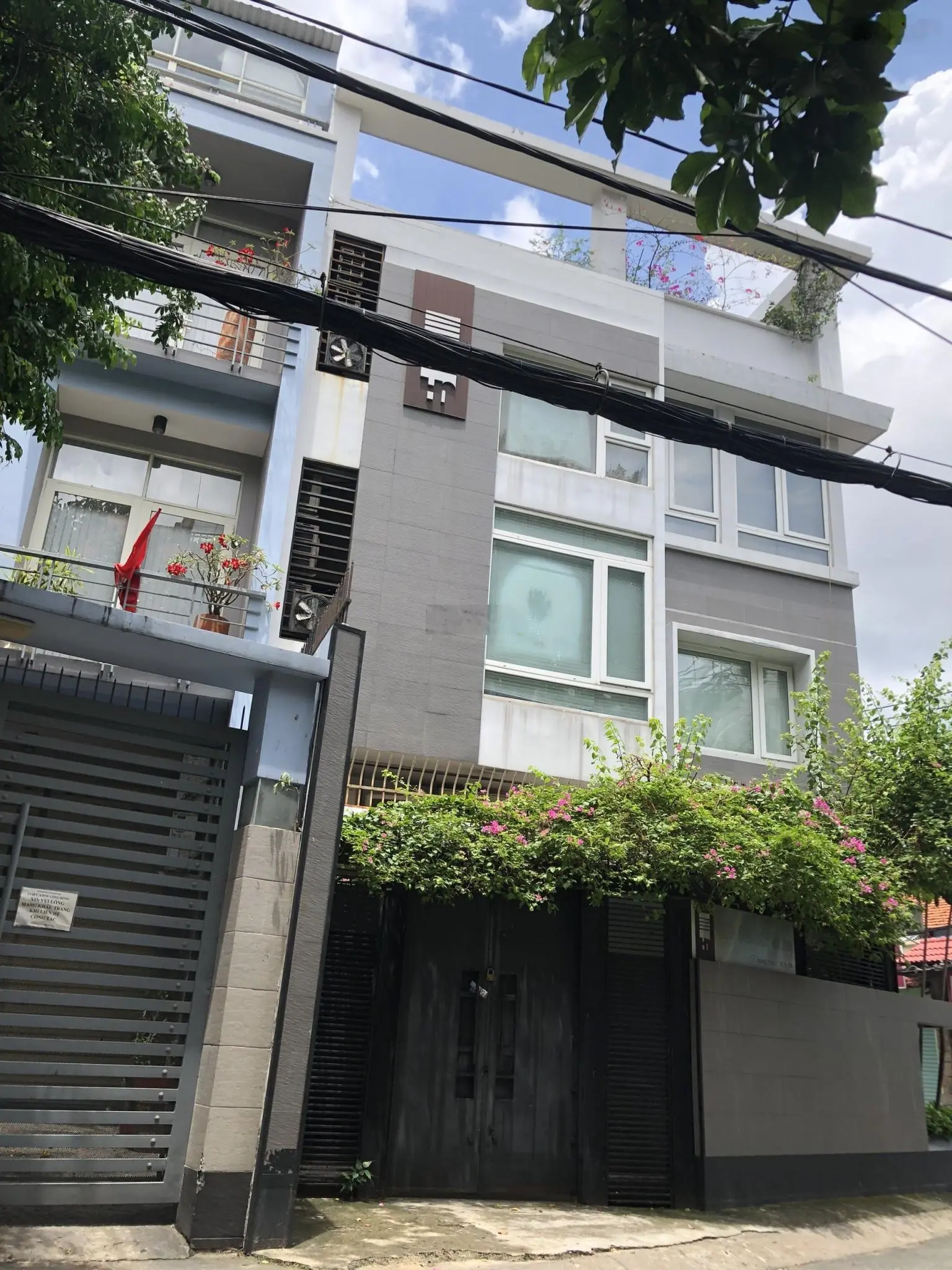 Hẻm 10m như mặt tiền, căn góc diện tích: 5x20m kết cấu 4 tầng. Nhà mới đẹp, vào ở và khai thác ngay