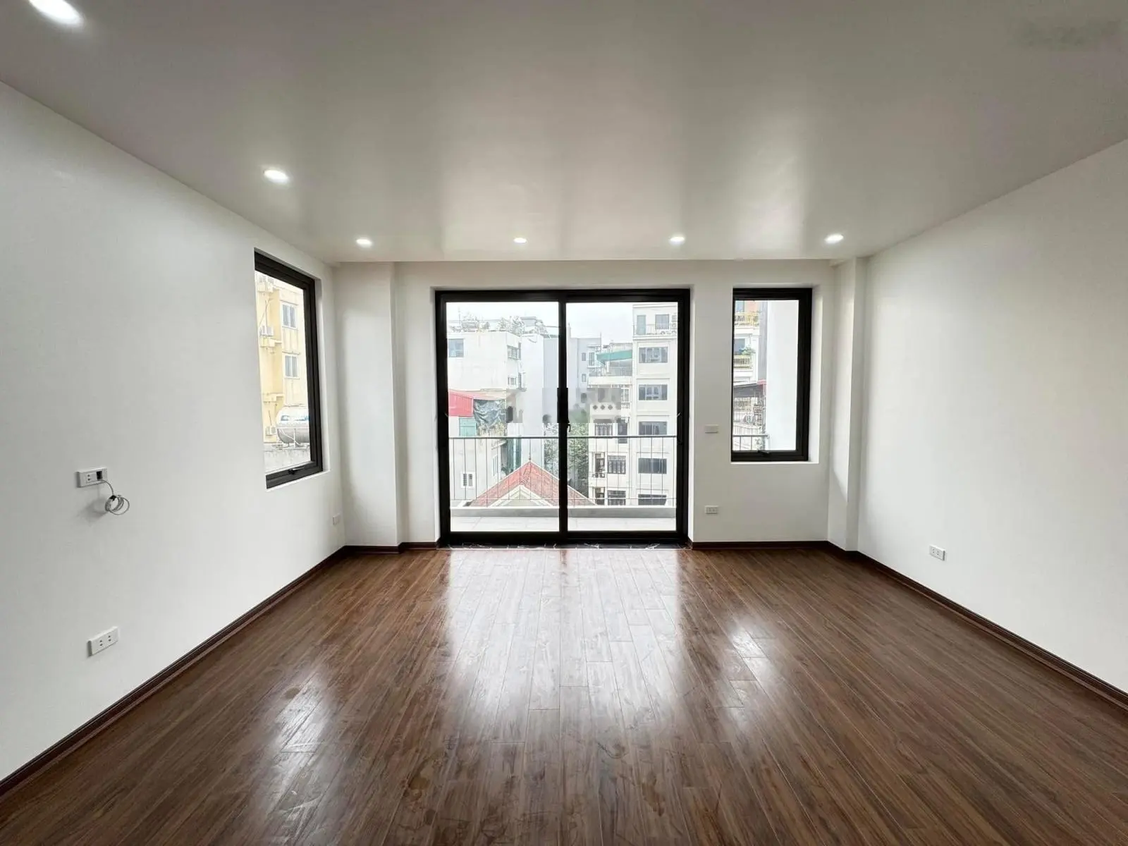 Nhà tây hồ 50 m 7 tầng thang máy - gara ô tô - mt 5m- kd - căn góc. giá 25 tỷ