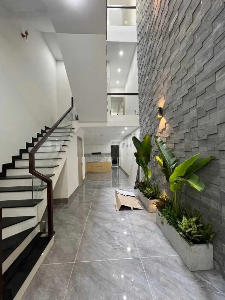 Nhà mới cứng - gara ô tô - 100m2 quá hiếm tại Trâu Quỳ - ô chờ thang máy - tiện ích bạt ngàn