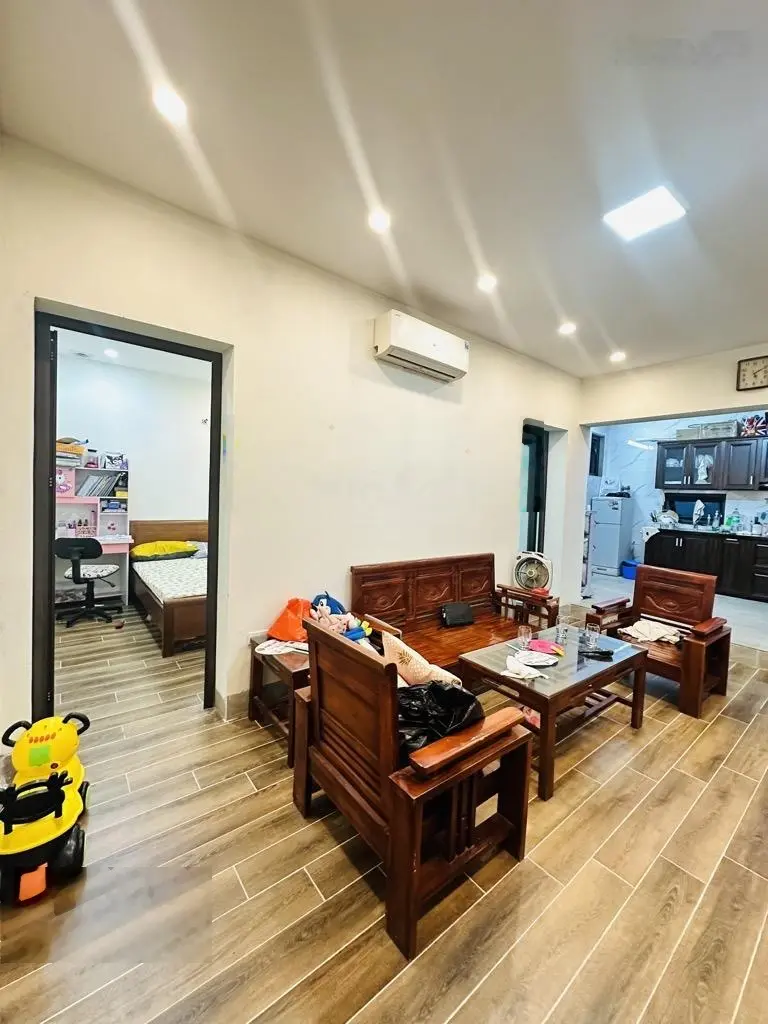 Bán siêu phẩm tập thể hồ đắc di, nhà mới ô tô đỗ cửa, tặng full nội thất 70,5 m2, giá 3,85 tỷ