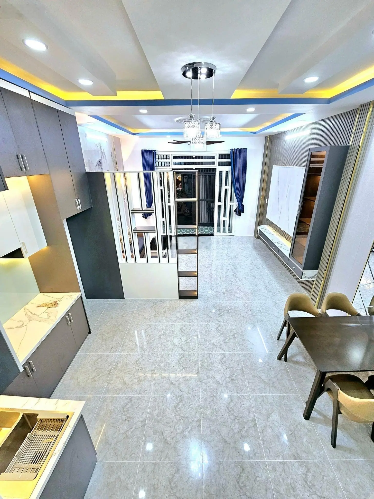 Vip! Nhà đẹp cần tiền nên bán gấp ngay Chợ Bàn Cờ - Q. 3, sổ sẵn, chốt giá bán ngay
