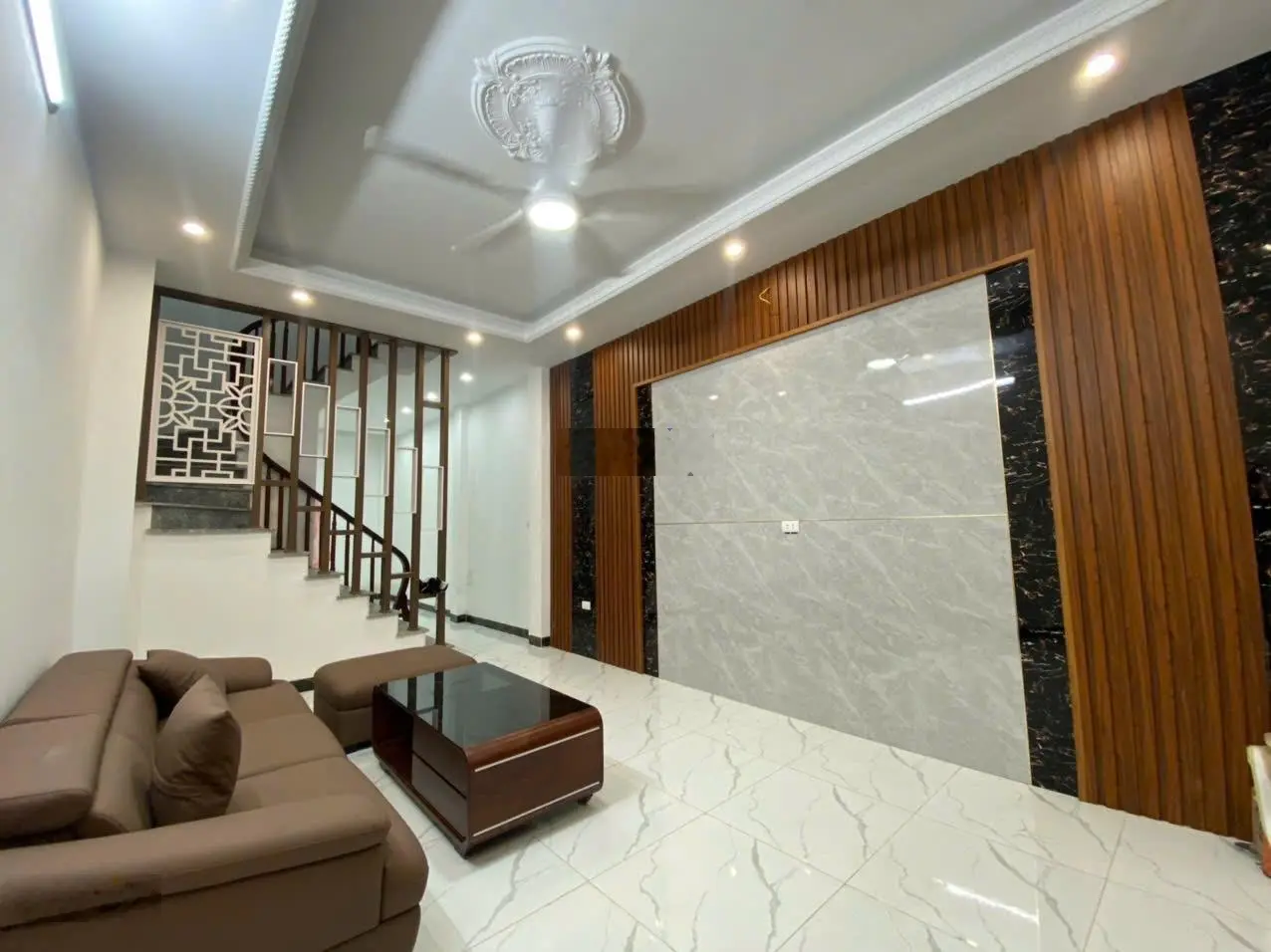 Bán nhà Nhân Trạch, Phú Lương 45m2, 5 tầng, 6 phòng ngủ, full nội thất giá 5, x tỷ hỗ trợ ngân hàng