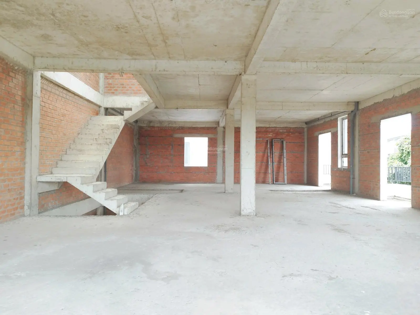Chính chủ bán nhà phố mặt tiền Sông Vàm Cỏ - 11,5 tỷ - trệt 2 lầu ST - 6x21m - sổ trao tay