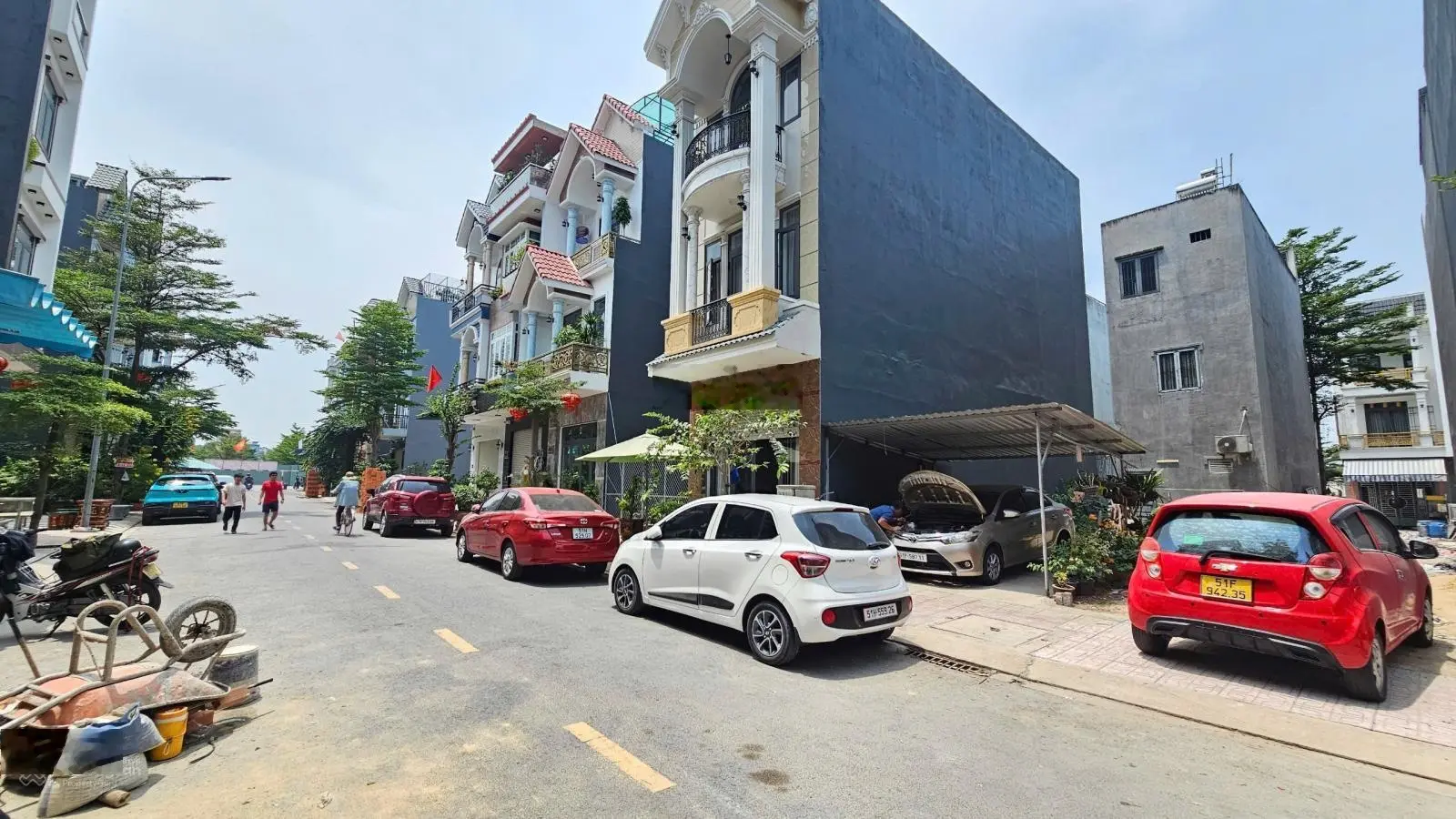 Nhà hoàn công, cách DT743 chỉ 200m