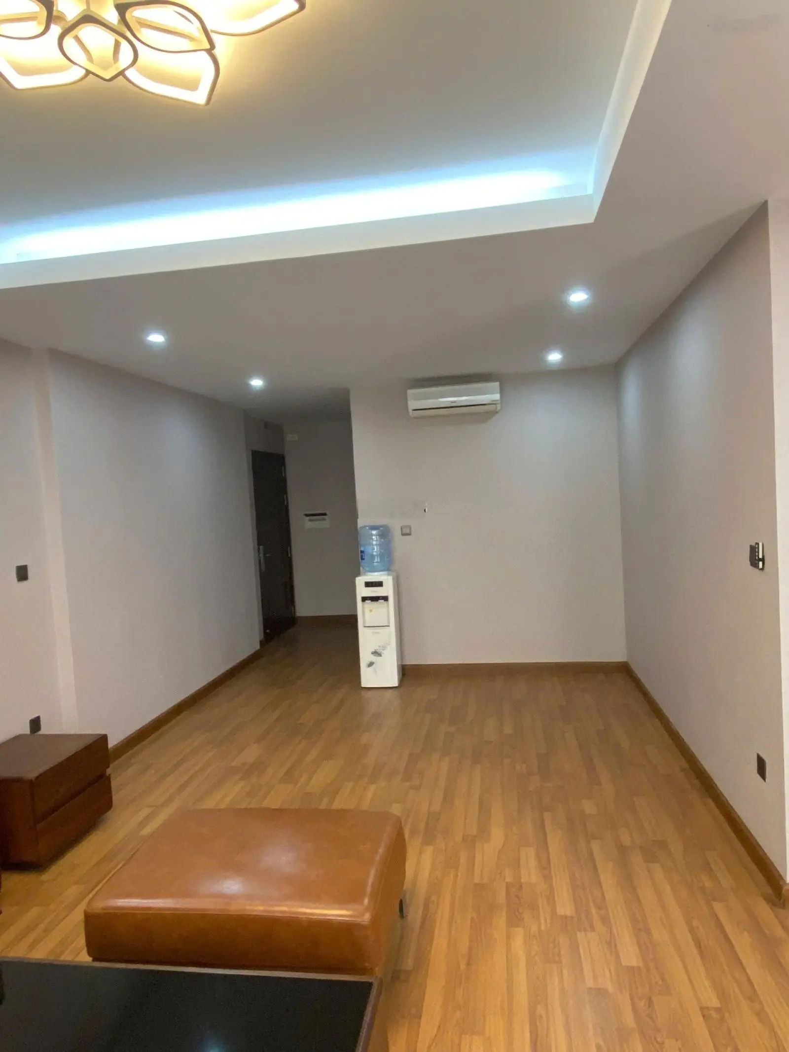 Bán căn hộ chung cư CC Home City Trung Kính, tầng 19 tòa V1. 100 m2 3 ngủ 2 wc. Giá 7,8 tỷ