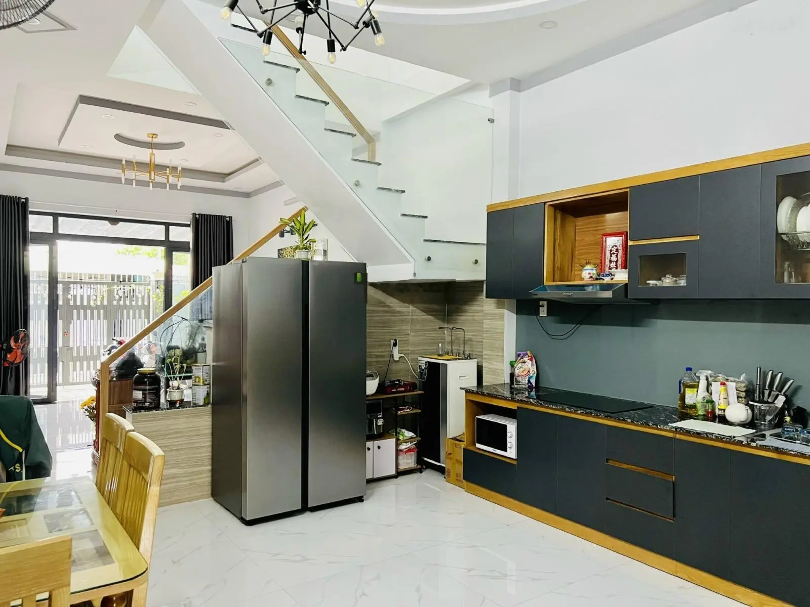 Cần bán căn nhà mới, 1 trệt 1 lầu gần chợ, hồ bơi Phương Nam. Sổ riêng thổ cư giá chỉ 2 tỷ 850