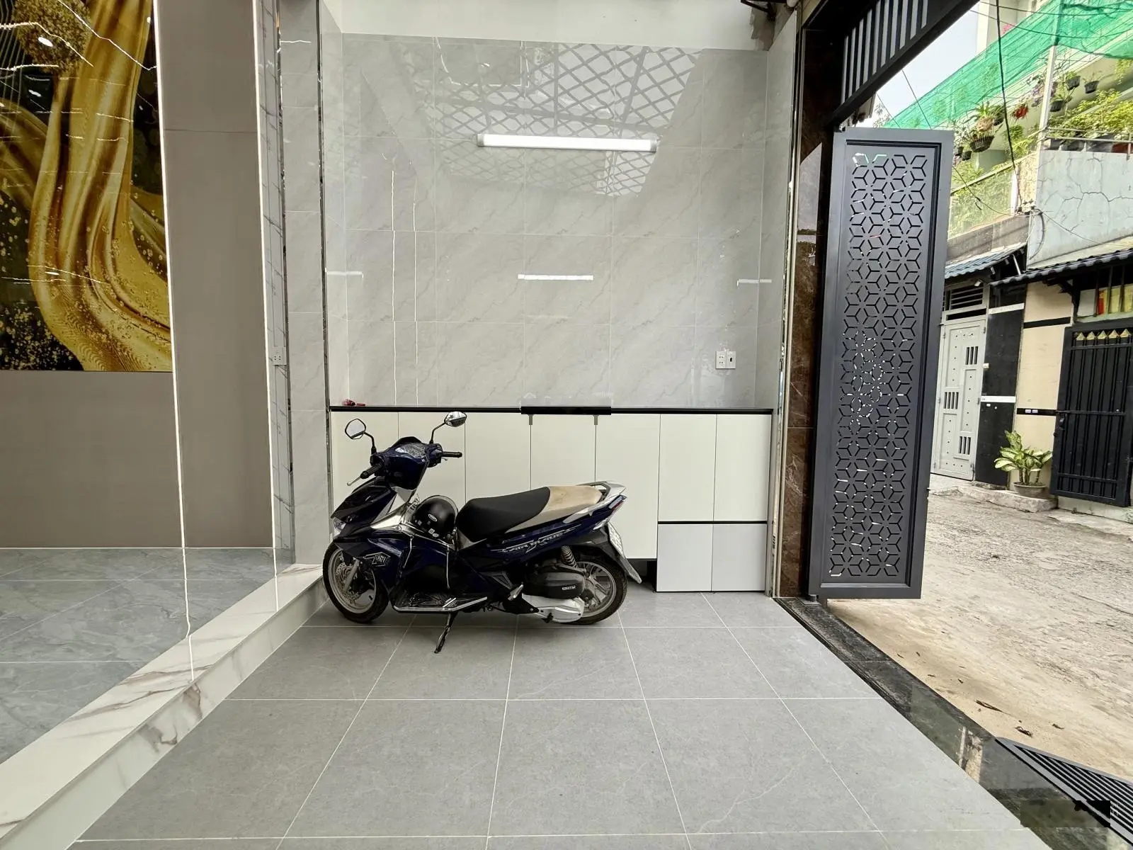 Nhà đường thông Trường Chinh, Sát chợ Lạc Quang, DT:4x16M, Lửng, 3 Lầu, 4PN, Gara ô tô, 7,85 tỷ