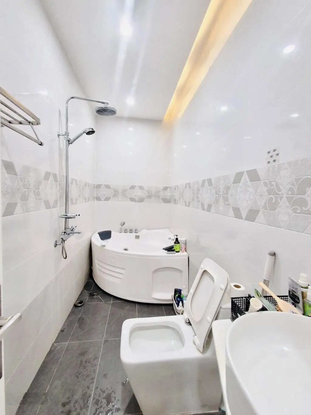 Nhà đẹp 4 tầng ngang 5 bề thế - phường cái lái quận 2 tp thủ đức - nhanh tay sở hữu ạ.!