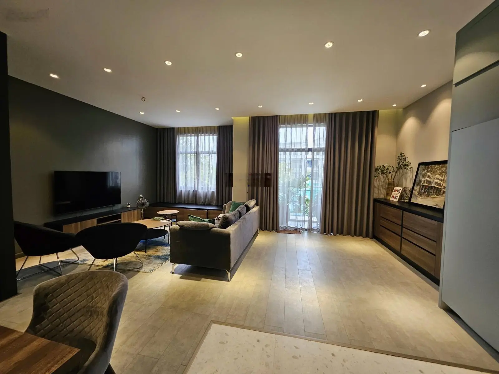 Bán căn liền kề 87,5m2 đã hoàn thiện full nội thất vị trí view công viên lh 0902 909 *** e vân anh