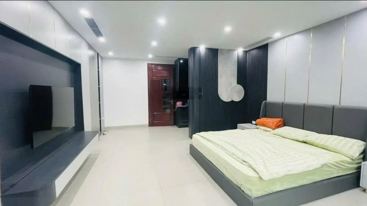 Bán nhà mặt phố Trần Vỹ, kinh doanh, 7 nổi 1 hầm, 28 tỷ