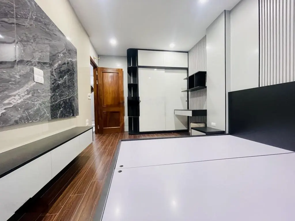 Siêu phẩm- kim ngưu - nhà đẹp, 5 tầng thang máy nhập khẩu nội thất xịn - hai mặt tiền thoáng sáng ở