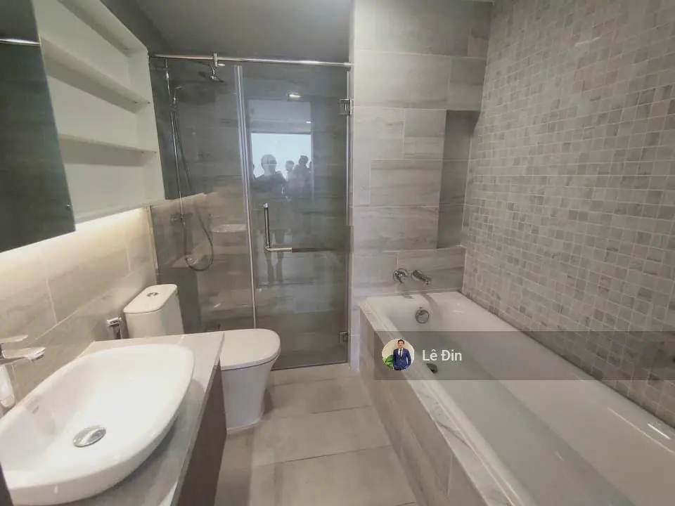 Chủ ngộp bán nhanh căn 2PN Kingdom siêu rẻ, giá đầu tư siêu tốt, view thoáng mát mẻ. LH 0907 582 ***