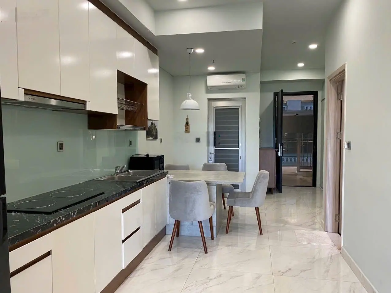 Bán căn góc chung cư Midtown 2PN 103m2 giá 8,7 tỷ nhà đẹp view sông LH Ngọc Lan 0906 743 ***