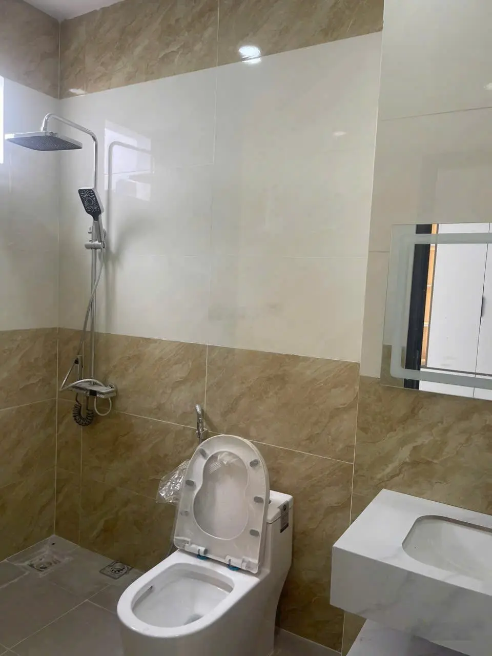 Chú bán gấp nhà chỉ 1ty6 nằm ngay tại đường Hoàng Phan Thái, Bình Chánh 72,5m2 SHR ra Quốc Lộ 1A