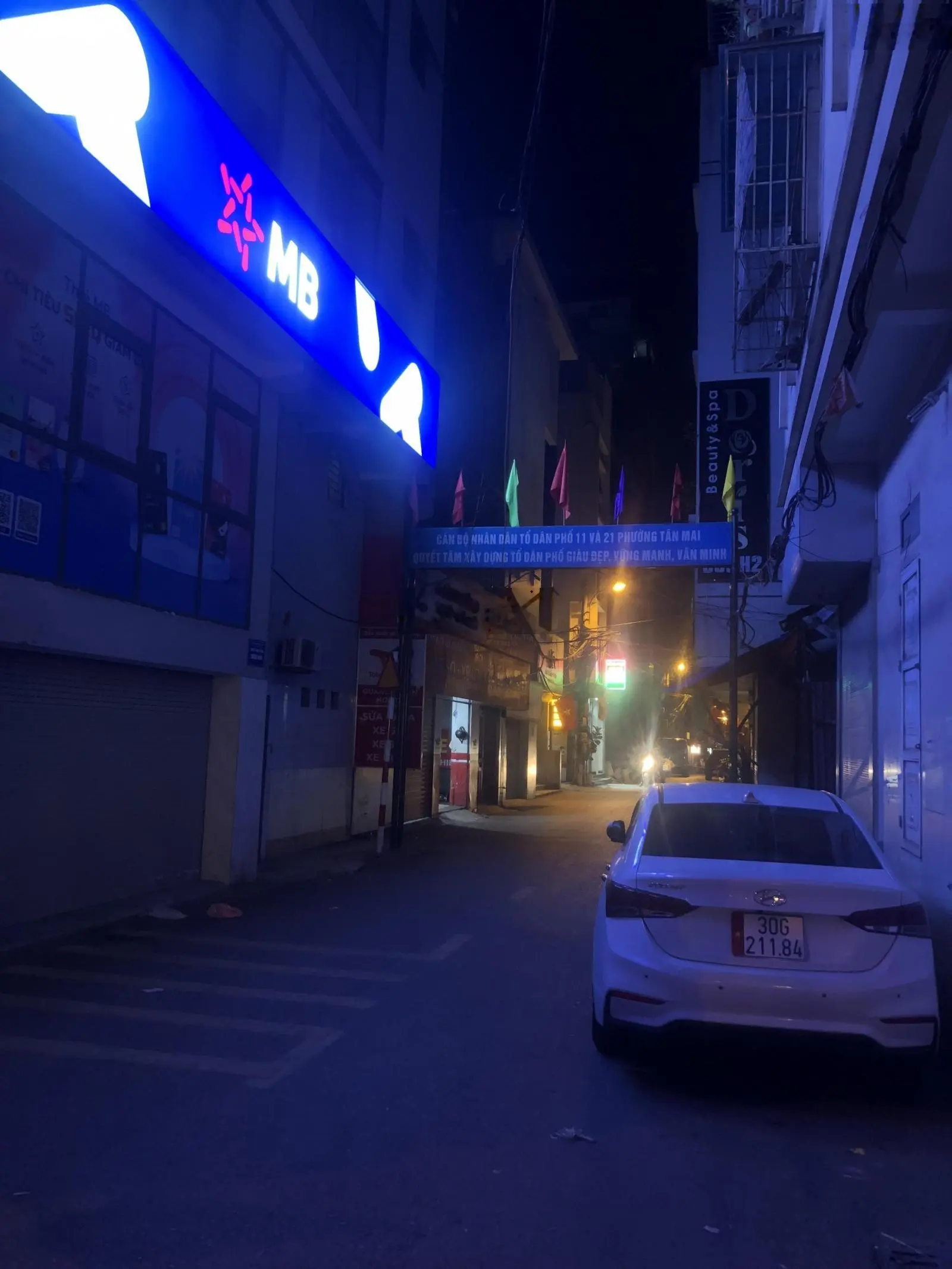 Nhà 7 tâng thang máy - xây mới -ngõ xe tải tránh - giá 13ty