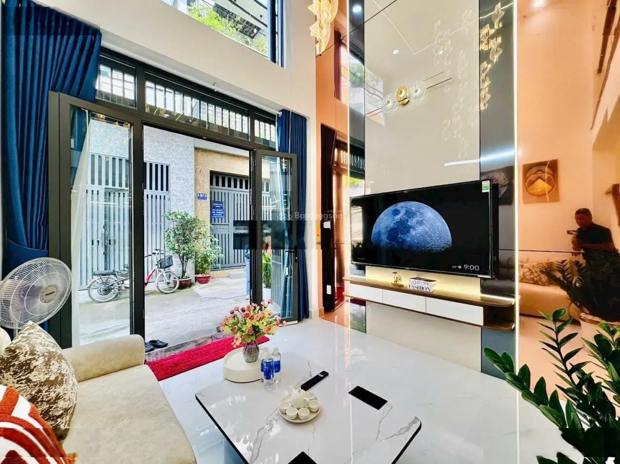 NHÀ NGỘPPP NGAY MẶT TIỀN Đ.BÙI VĂN THÊM P9 Phú Nhuận DT: 60m2 Giá 2ty3 .Có HĐ cho thuê 14tr/1th